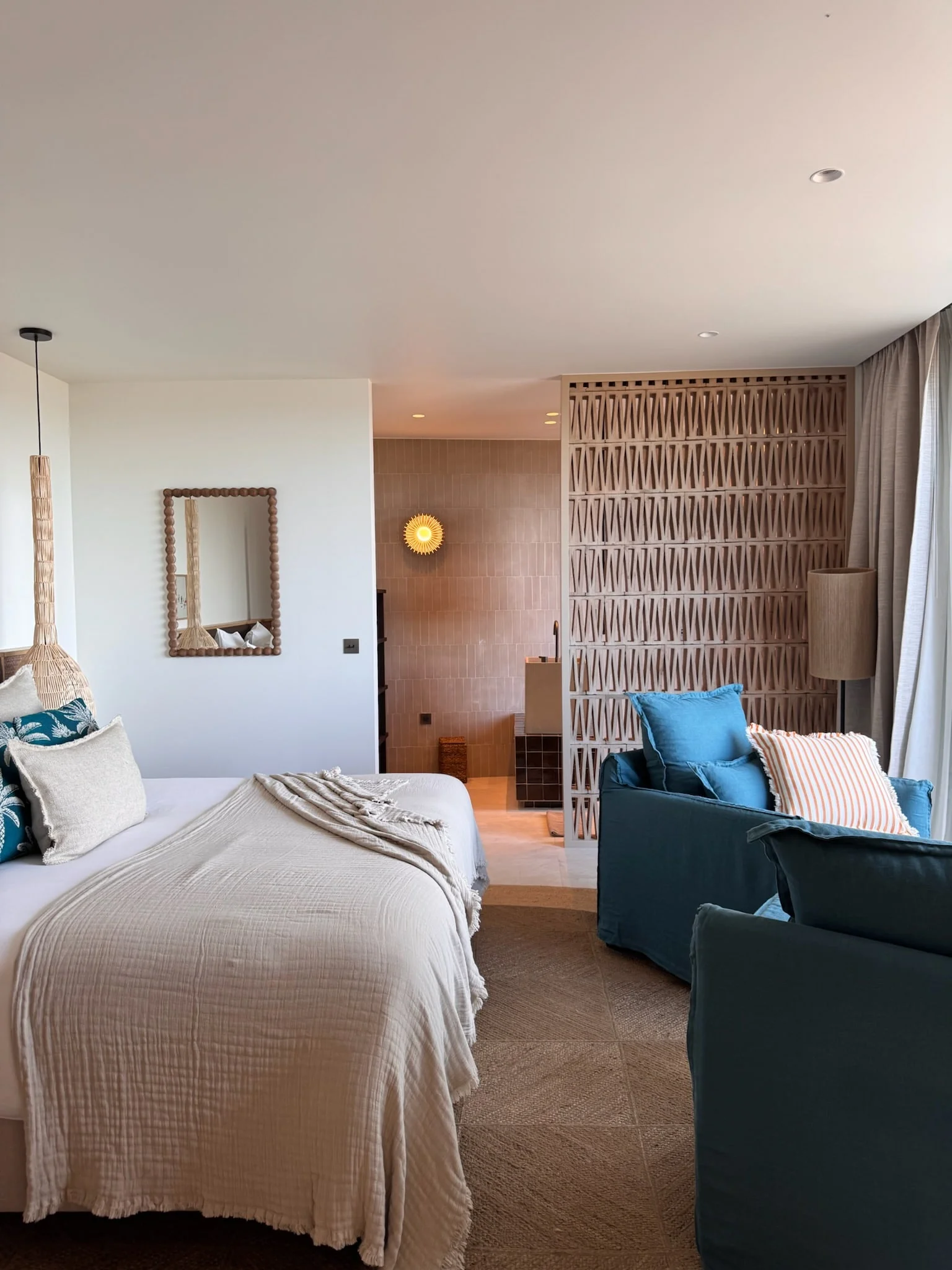 Suite with blue armchairs and carved wooden screen — Anse des Cayes